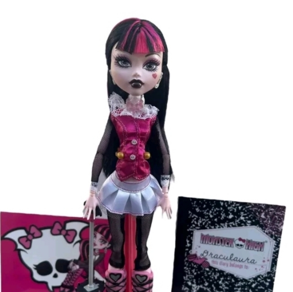 !!!ISO!!!! 💖🩷  I AM LOOKING FOR A FIRST WAVE DRACULAURA *DNB